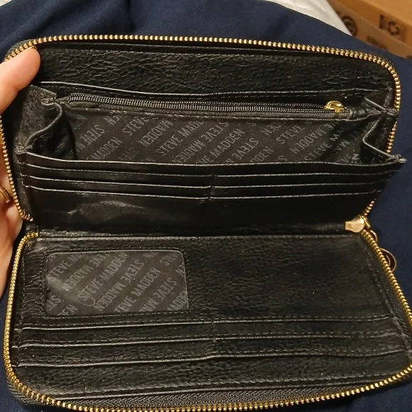 Steve Madden Black Quilted Wallet - Picture 6 of 9